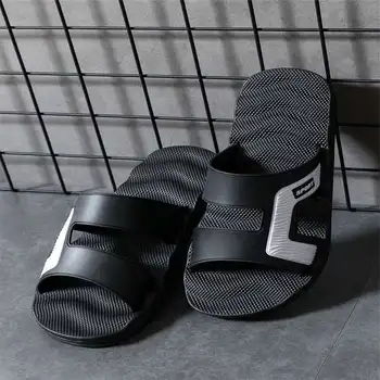 Topuri Flip-Flops De Designer De Lux De Iarnă 2022 Pantofi Stil Britanic Sandale Roz Chassures Papuci Barbati De Tenis Nouă Fără Tocuri